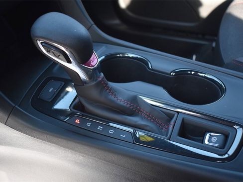 Used 2022 Chevrolet Equinox RS w/ Infotainment Package image 29