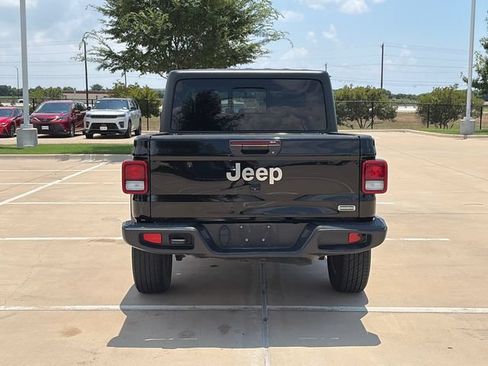 Used 2023 Jeep Gladiator Overland AWD/4WD image 8