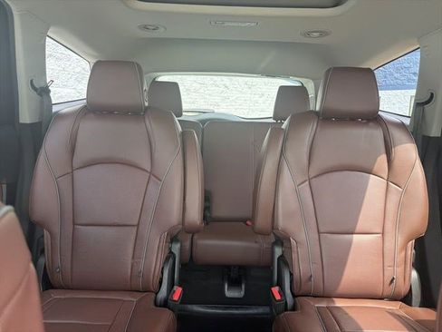 Used 2018 Buick Enclave Avenir w/ Avenir Technology Package AWD/4WD image 37