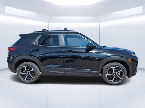 Used 2022 Chevrolet TrailBlazer RS image 2