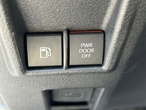 Used 2023 Toyota Sienna Platinum image 27