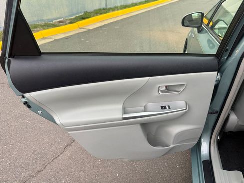 Used 2014 Toyota Prius V Five image 15