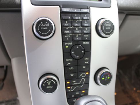 Used 2011 Volvo V50 T5 image 13