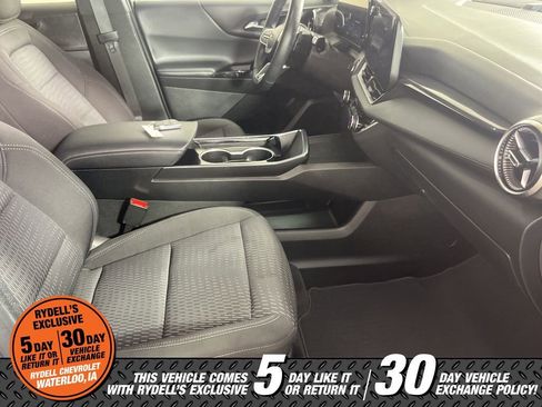 Certified 2025 Chevrolet Equinox LT w/ LPO, Floor Liner Package image 18