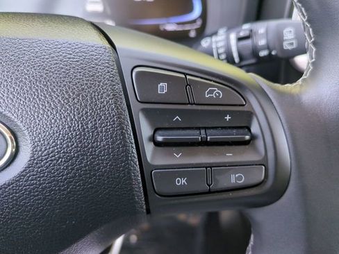 Used 2025 Hyundai Venue SEL FWD image 24