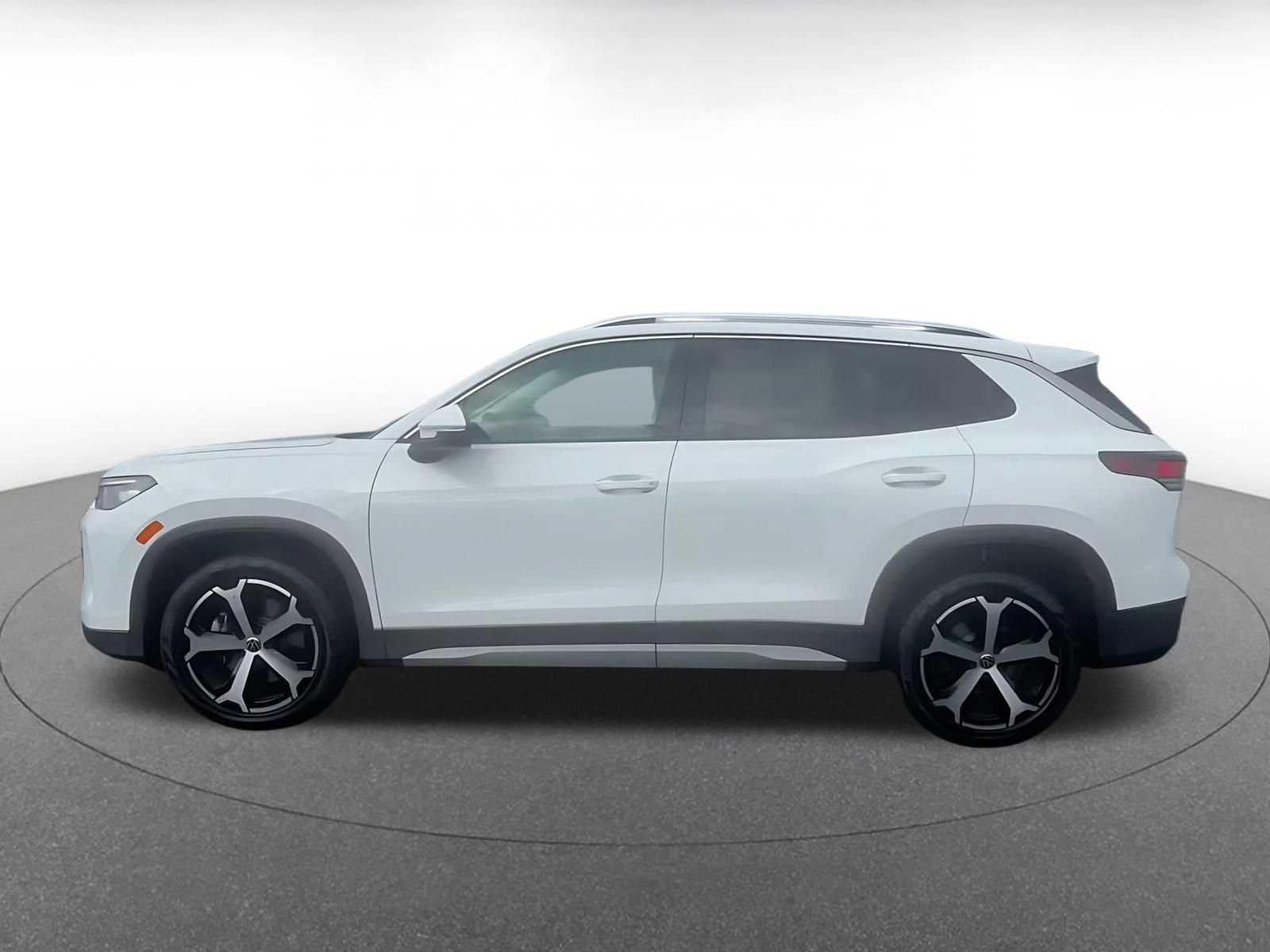 Used 2026 Volkswagen Tiguan SE AWD/4WD image 7