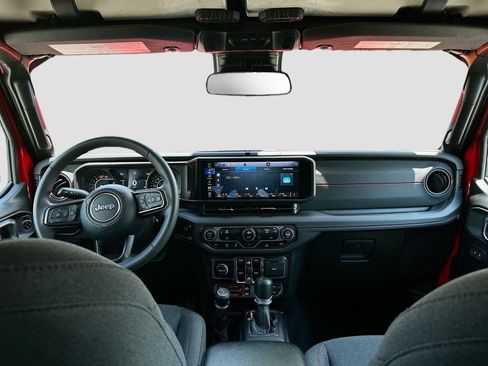 Used 2024 Jeep Wrangler Unlimited Rubicon AWD/4WD image 16