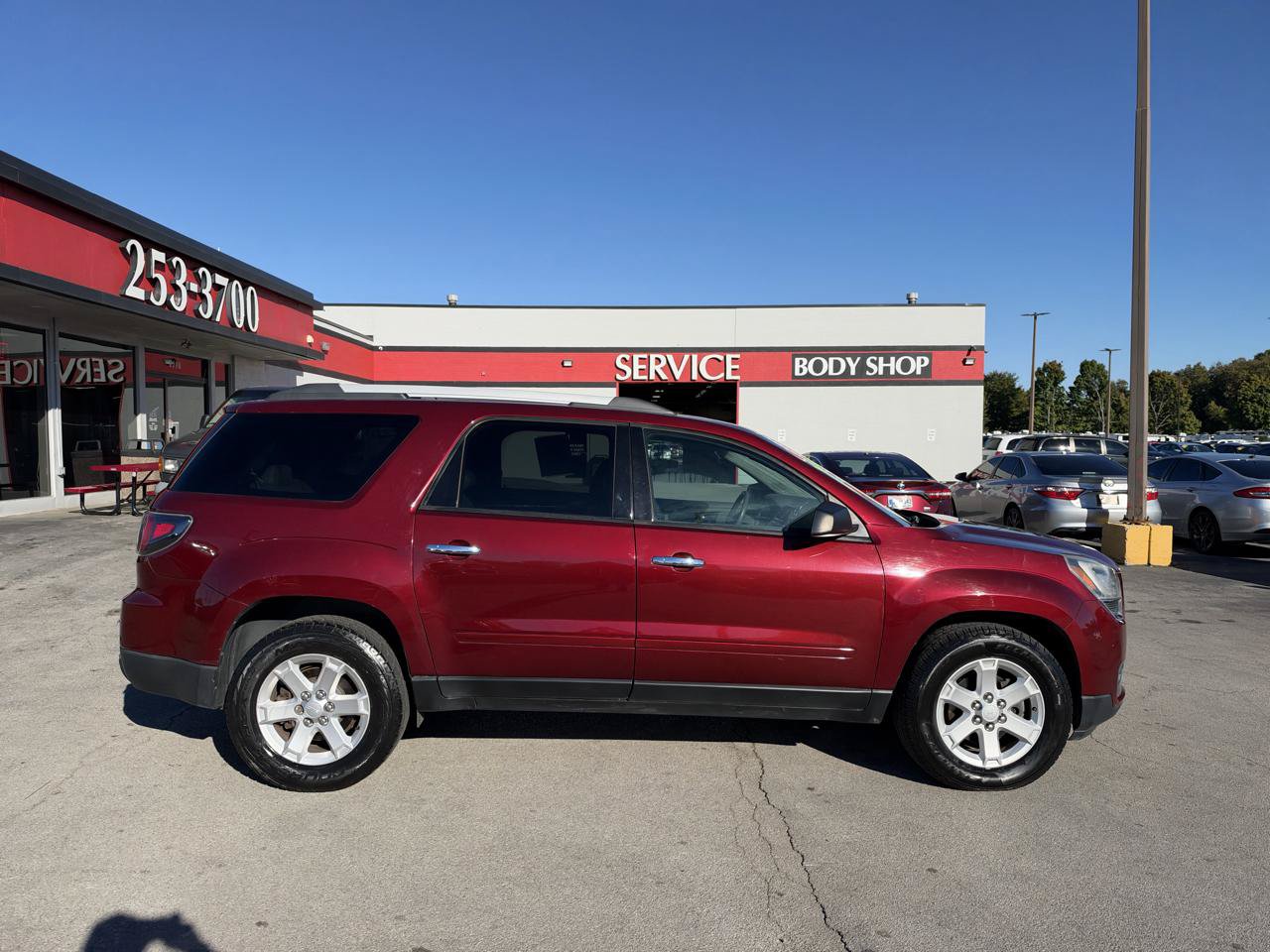 Used 2015 GMC Acadia SLE FWD image 2