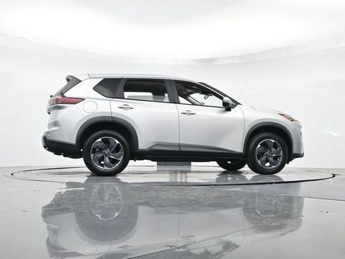 Used 2025 Nissan Rogue SV FWD image 31