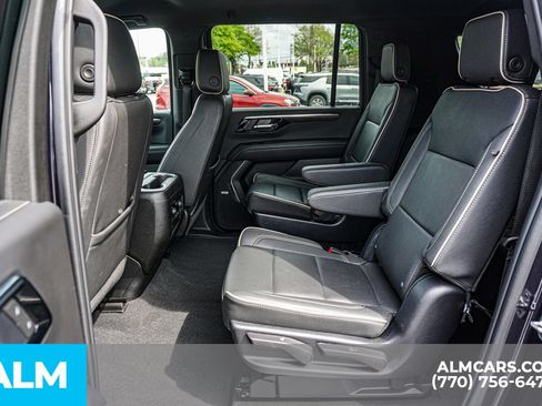 Used 2025 Chevrolet Suburban Premier AWD/4WD image 21