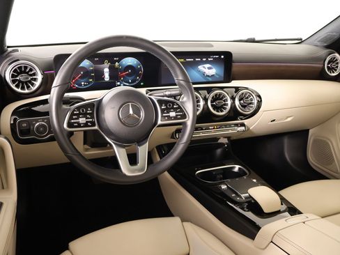 Used 2023 Mercedes-Benz CLA 250 4MATIC image 2