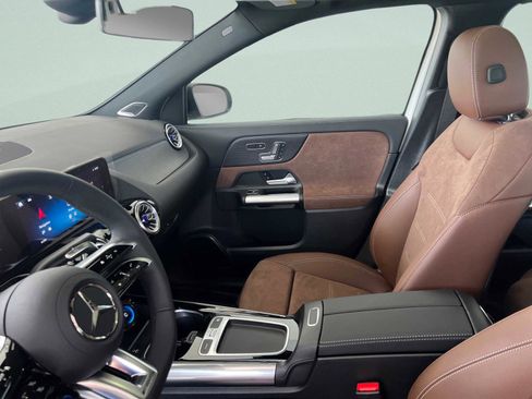 New 2025 Mercedes-Benz GLA 35 AMG 4MATIC image 12