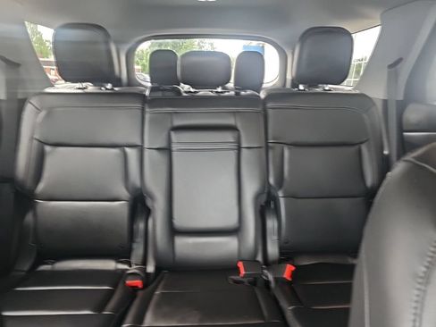 Used 2024 Ford Explorer XLT w/ Equipment Group 202A AWD/4WD image 10