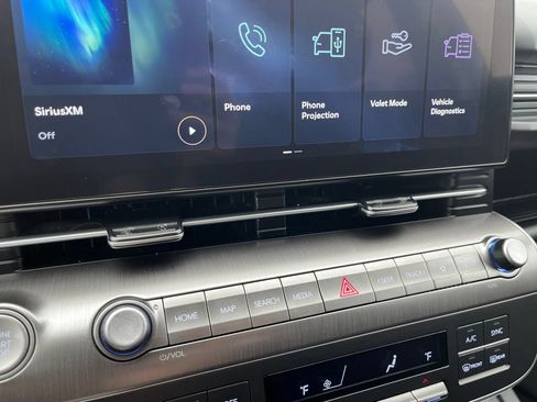 Used 2025 Hyundai Kona SEL FWD image 18