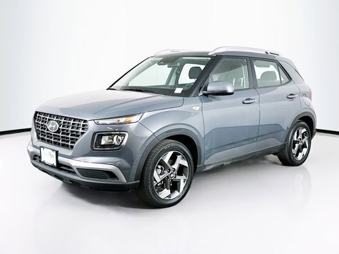 Used 2025 Hyundai Venue SEL image 3