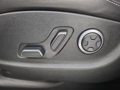 Used 2023 Genesis GV70 2.5T w/ Select Package image 46