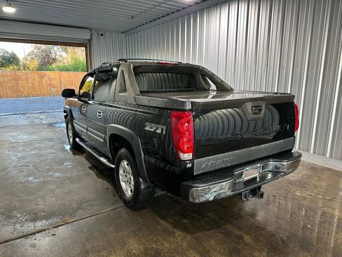 Used 2005 Chevrolet Avalanche Z71 w/ Sun And Sound Package image 2