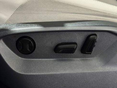 Used 2019 Volkswagen Tiguan SE FWD image 29