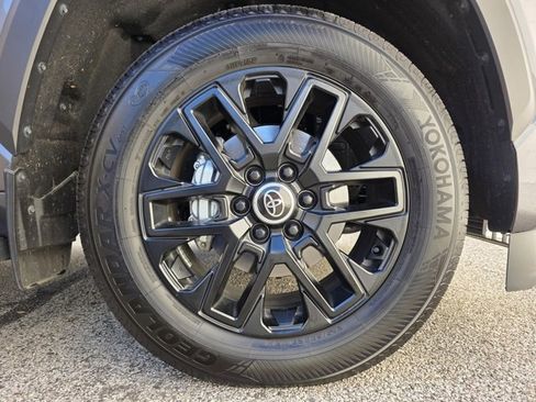 Used 2024 Toyota Sequoia Limited image 27