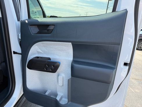 Certified 2025 Ford Maverick XLT FWD image 29