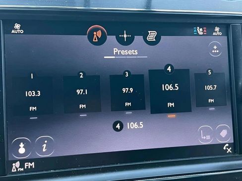 Used 2017 Bentley Bentayga image 11