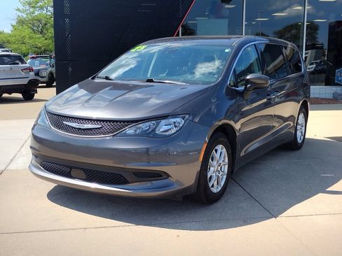 Used 2023 Chrysler Voyager LX FWD image 1