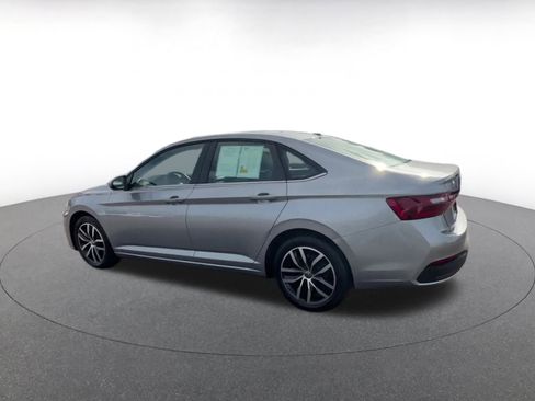Used 2025 Volkswagen Jetta SE image 10