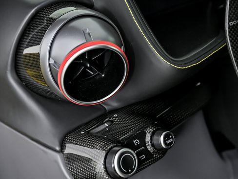 Used 2019 Ferrari 812 Superfast RWD image 27