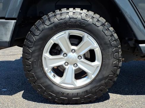 Used 2017 Jeep Wrangler Unlimited Sahara w/ Quick Order Package 24E Chief AWD/4WD image 8