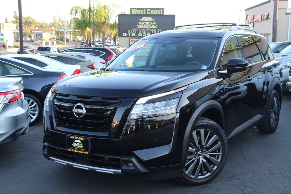 Used 2022 Nissan Pathfinder SL w/ SL Premium Package FWD image 2