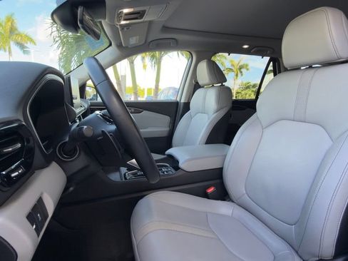 Used 2024 Honda Pilot Touring image 4