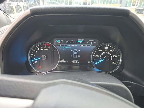 Used 2017 Ford F150 Lariat w/ Equipment Group 502A Luxury image 8