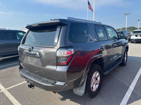 Used 2018 Toyota 4Runner SR5 AWD/4WD image 4