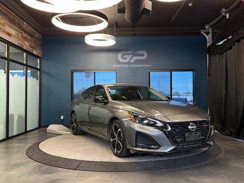 Used 2023 Nissan Altima 2.5 SR FWD image 1