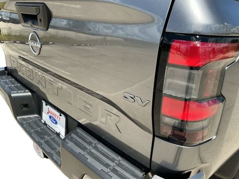 Used 2024 Nissan Frontier SV RWD image 11