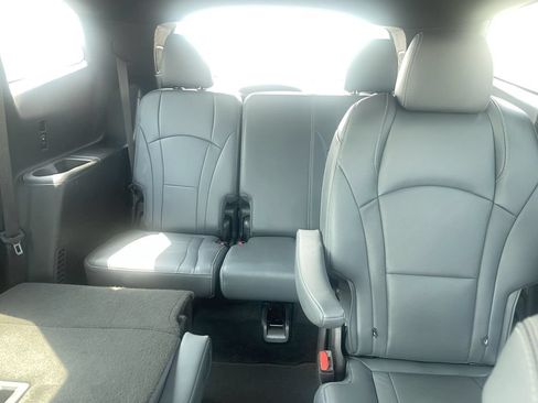 Used 2024 Buick Enclave Premium AWD/4WD image 37