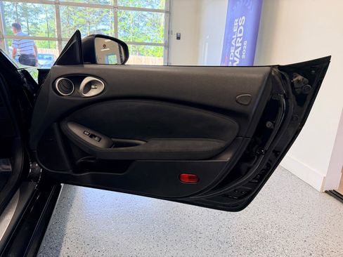 Used 2010 Nissan 370Z Touring RWD image 32