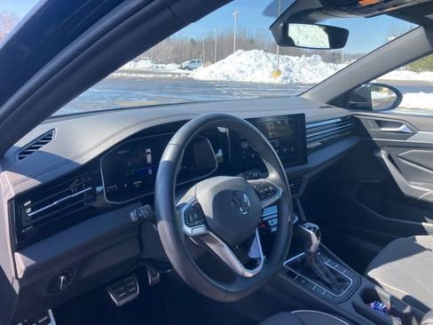 Used 2025 Volkswagen Jetta Sport image 3