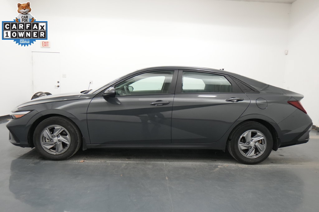 Used 2024 Hyundai Elantra SE FWD image 4