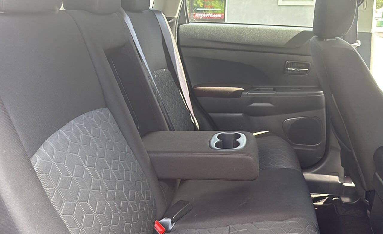 Used 2025 Mitsubishi Outlander Sport AWD image 18