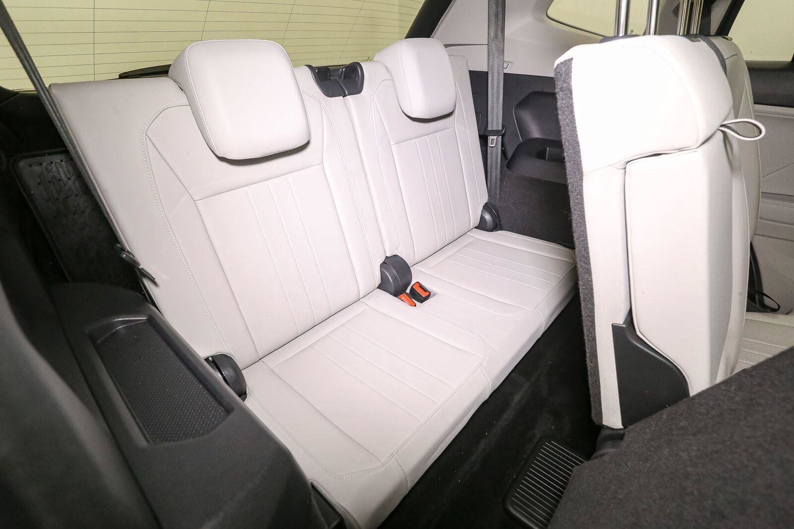 Certified 2023 Volkswagen Tiguan SE w/ Panoramic Sunroof Package FWD image 26