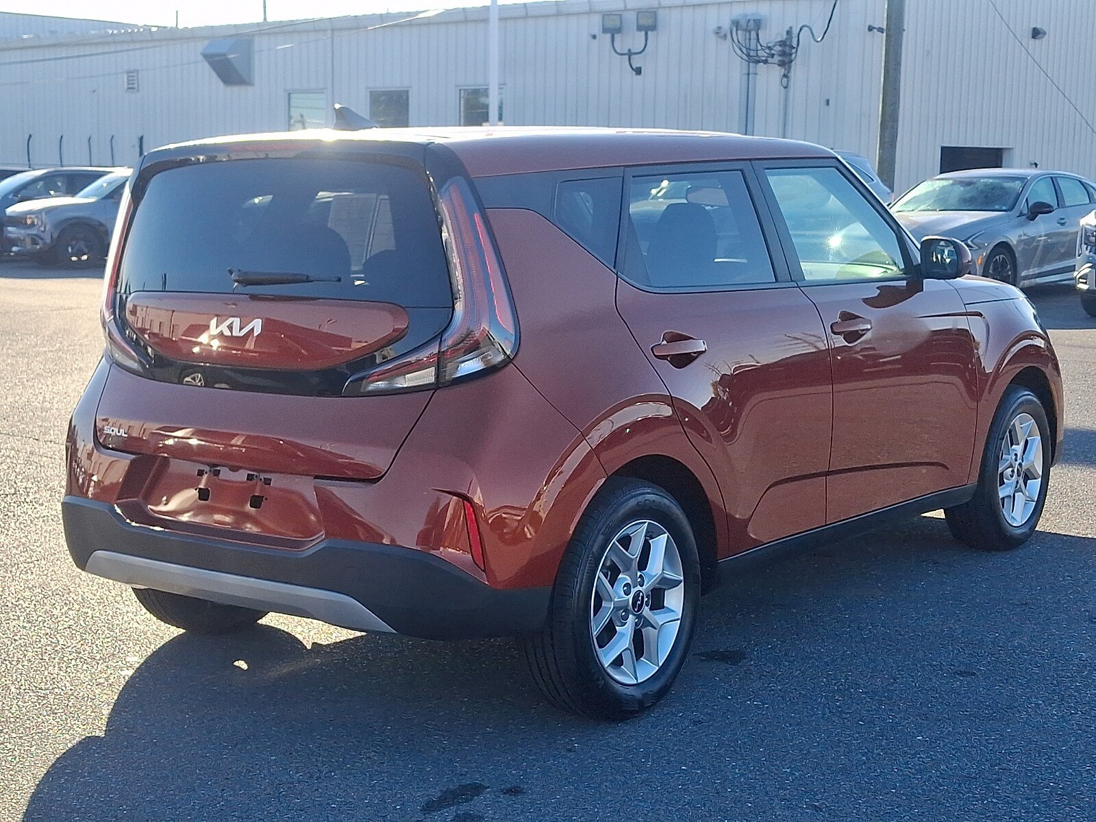 Used 2023 Kia Soul LX w/ LX Technology Package FWD image 4