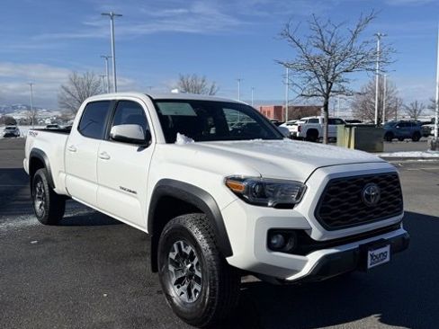 Certified 2021 Toyota Tacoma SR5 image 4