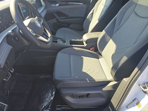 New 2026 Volkswagen Tiguan SE R-Line image 17