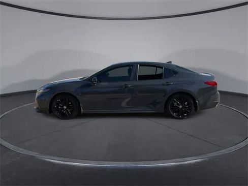 Used 2025 Toyota Camry SE image 5