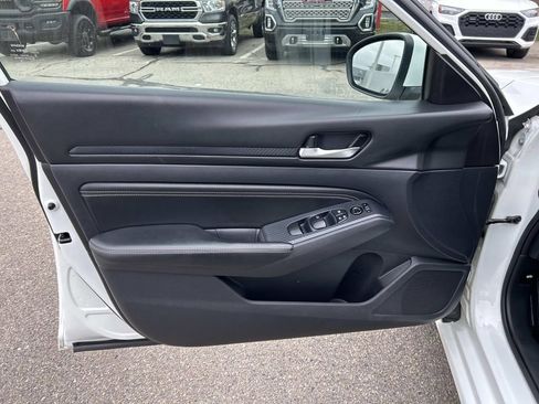 Used 2019 Nissan Altima 2.5 S AWD/4WD image 17