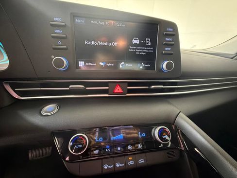 Certified 2025 Hyundai Elantra Hybrid FWD image 16