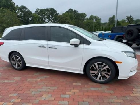 Used 2024 Honda Odyssey Touring image 3