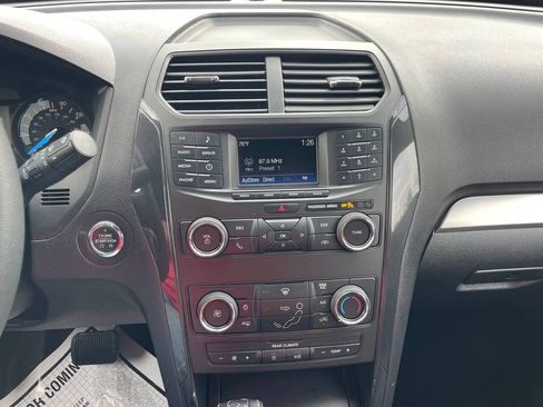 Used 2018 Ford Explorer XLT AWD/4WD image 19