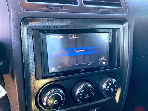 Used 2014 Dodge Challenger SXT image 19